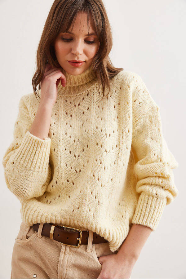 Women's Cream Crew Neck Soft Texture Knit Pullover KZK-19000892 - 5