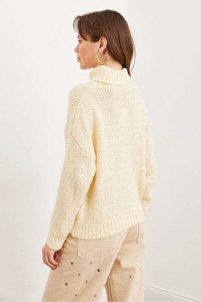 Women's Cream Crew Neck Soft Textured Chunky Knit Sweater - 7