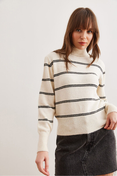 Women's Cream Crew Neck Striped Knit Sweater KZK-19000929 - OLALOOK (1)