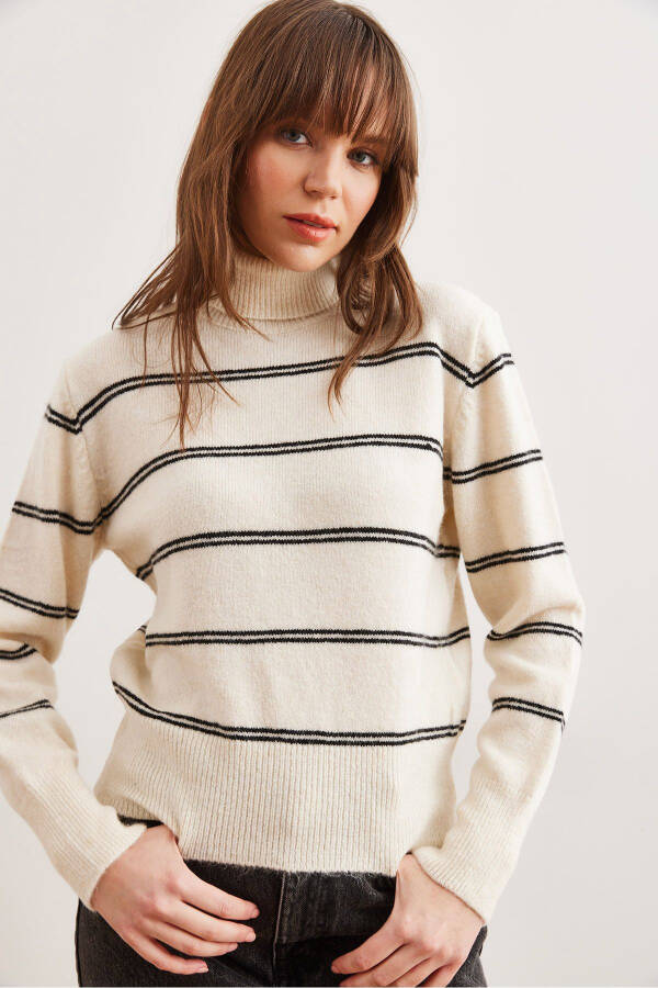 Women's Cream Crew Neck Striped Knit Sweater KZK-19000929 - 3
