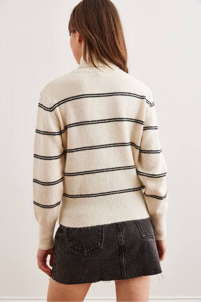 Women's Cream Crew Neck Striped Knit Sweater KZK-19000929 - 6