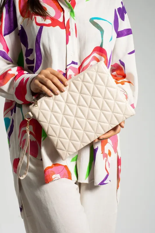 Women's Cream Triangle Pattern Portfolio Clutch Handbag - 2