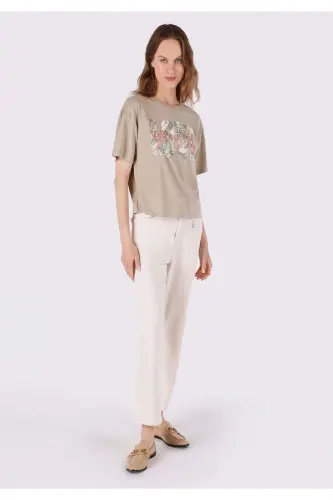 Women's crew neck, printed, short sleeve t-shirt. - 3