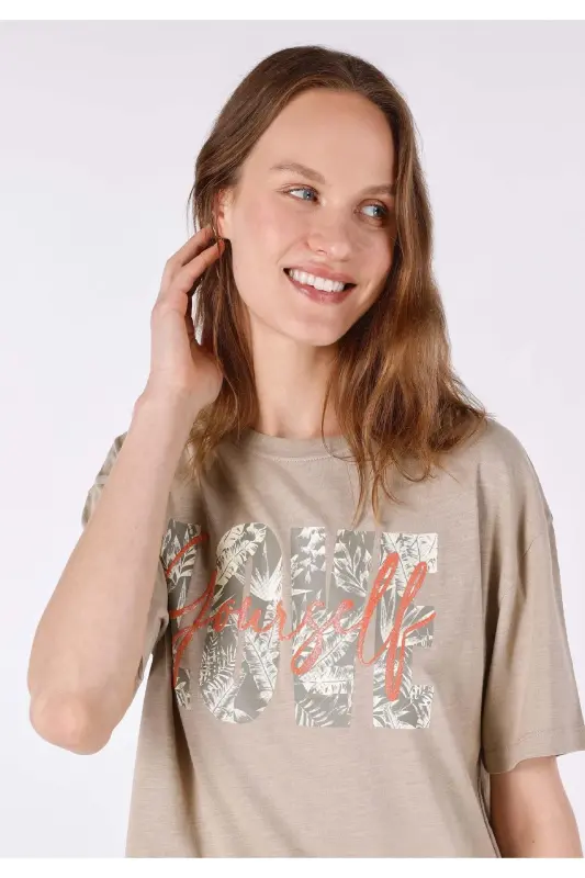 Women's crew neck, printed, short sleeve t-shirt. - 4