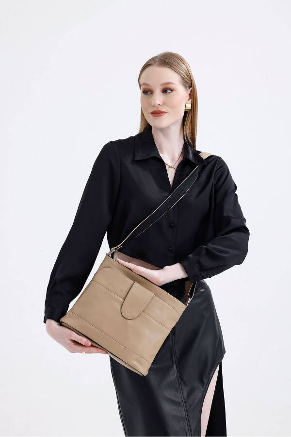 Women's Crossbody Brown Genuine Leather Crossbody Messenger Bag - 3
