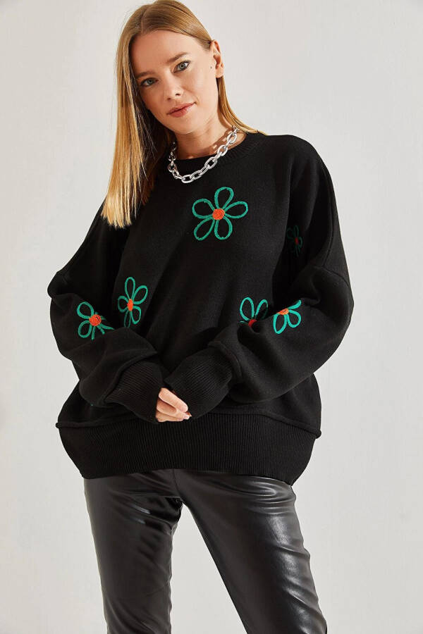 Women's Daisy Embroidered Knit Sweater - 14