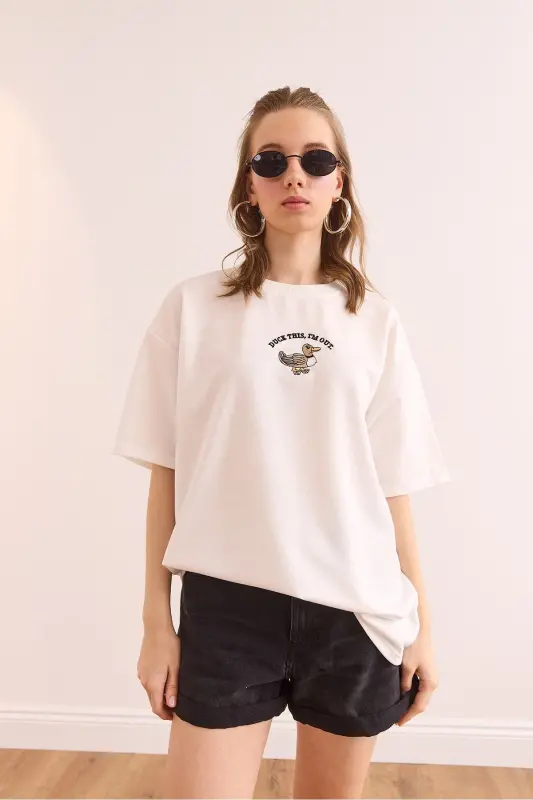 Women's Duck White Embroidery Detailed Relaxed Fit T-Shirt - 2