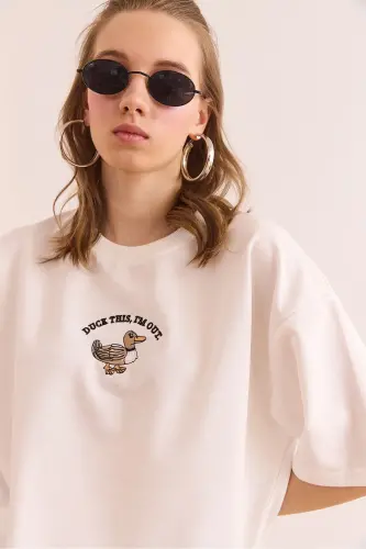 Women's Duck White Embroidery Detailed Relaxed Fit T-Shirt - 3