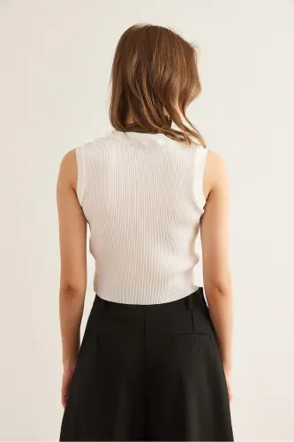 Women's Ecru Bisiklet Yaka Sleeveless Pleated Blouse BLZ-190 - 6