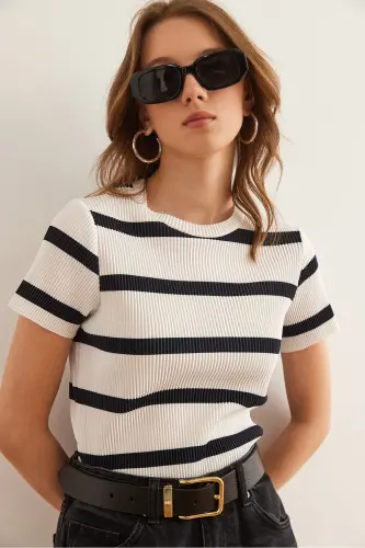 Women's Ecru Black Crew Neck Striped Pleated Blouse 