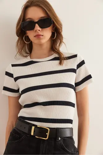 Women's Ecru Black Crew Neck Striped Pleated Blouse - 10