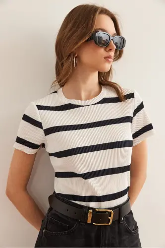 Women's Ecru Black Crew Neck Striped Pleated Blouse - 3