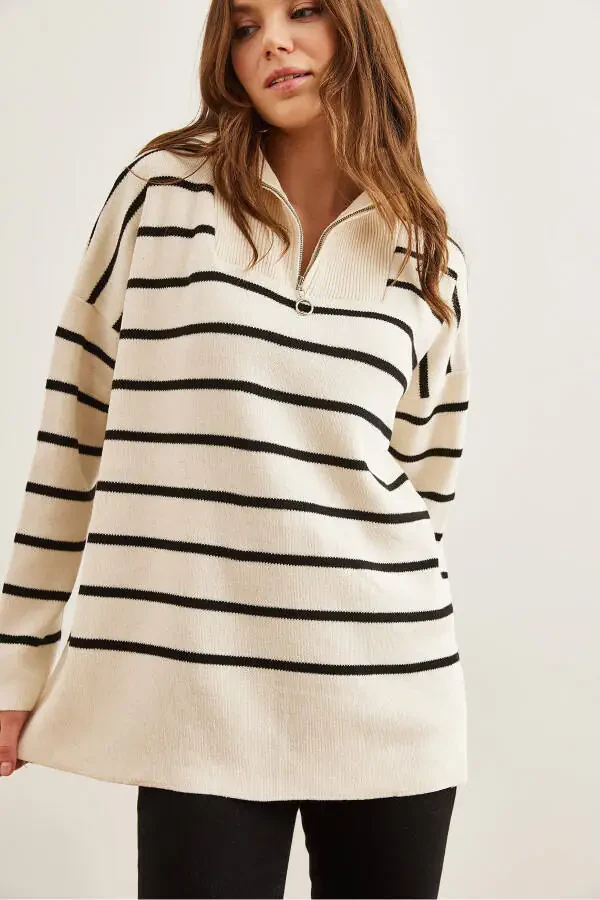 Women's Ecru Black Striped Oversized Turtleneck Zippered Knit Sweater KZK-19000847 - 4