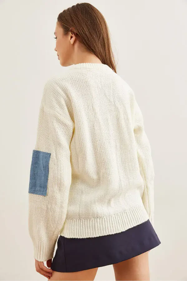 Women's Ecru Blue Denim Trim Pockets Loose Knitted Sweater KZK-19000837 - 5