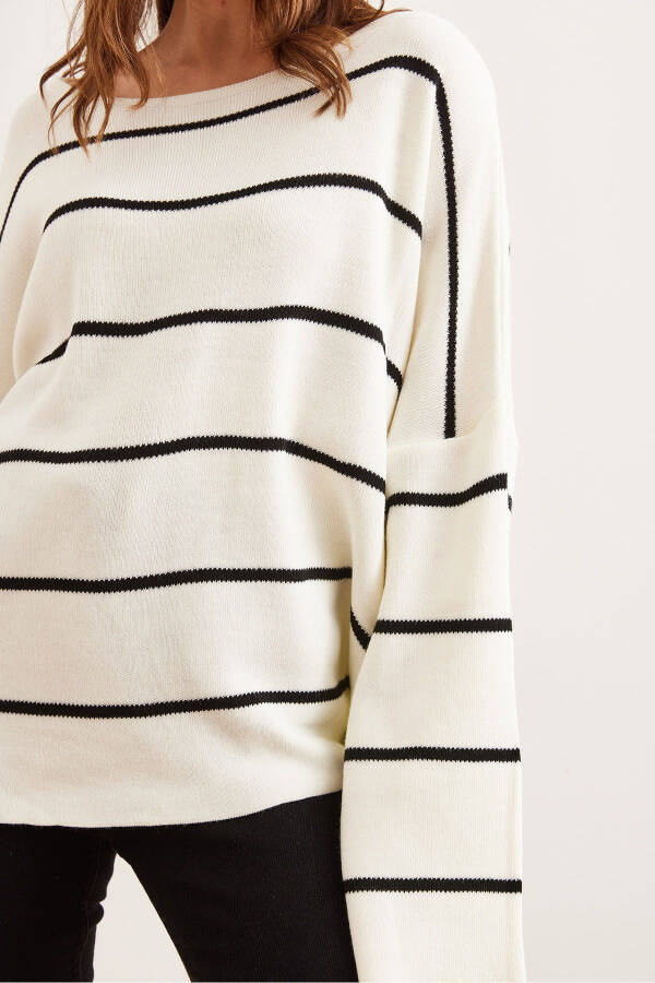 Women's Ecru Boat Neck Striped Loose Knitted Sweater KZK-19000921 - 5