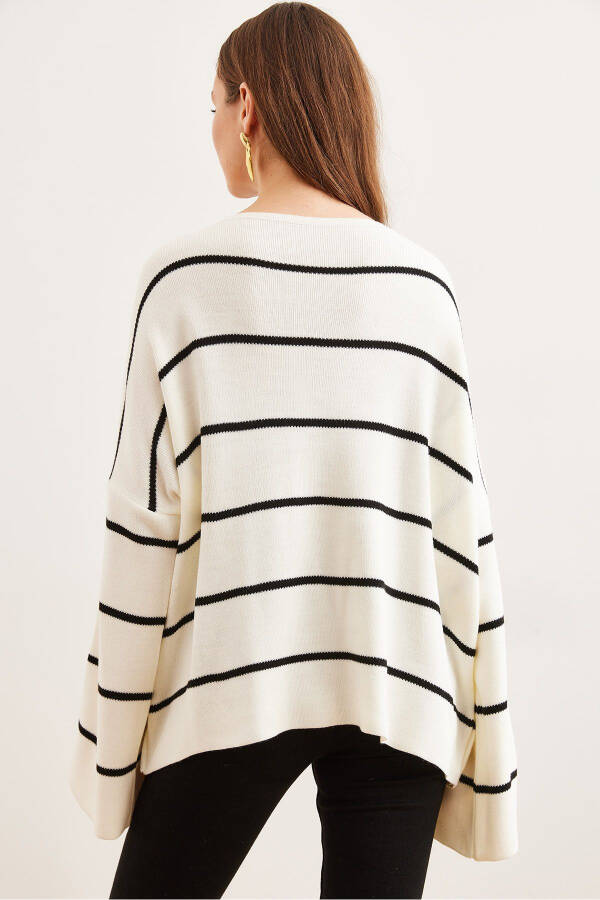 Women's Ecru Boat Neck Striped Loose Knitted Sweater KZK-19000921 - 6