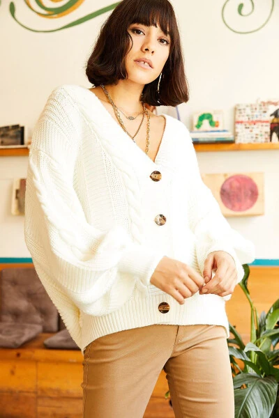 Women's Ecru Cable Knit Cardigan - 6