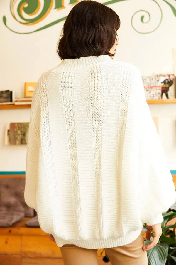 Women's Ecru Cable Knit Cardigan - 7