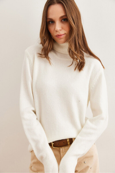 Women's Ecru Crew Neck Soft Texture Knit PulloverKZK-19000897 - 3