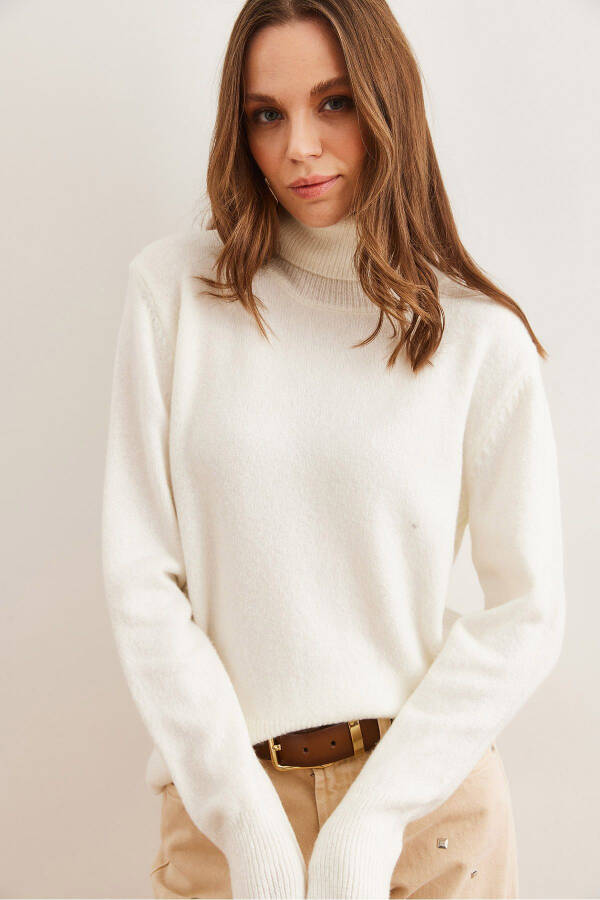 Women's Ecru Crew Neck Soft Texture Knit PulloverKZK-19000897 - 3