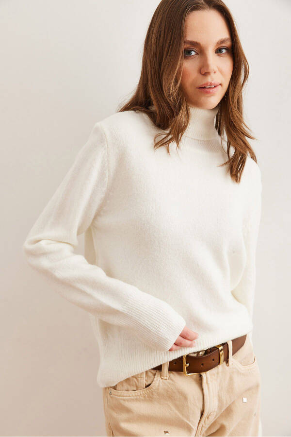 Women's Ecru Crew Neck Soft Texture Knit PulloverKZK-19000897 - 4
