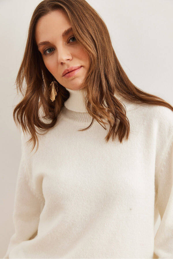 Women's Ecru Crew Neck Soft Texture Knit PulloverKZK-19000897 - 6