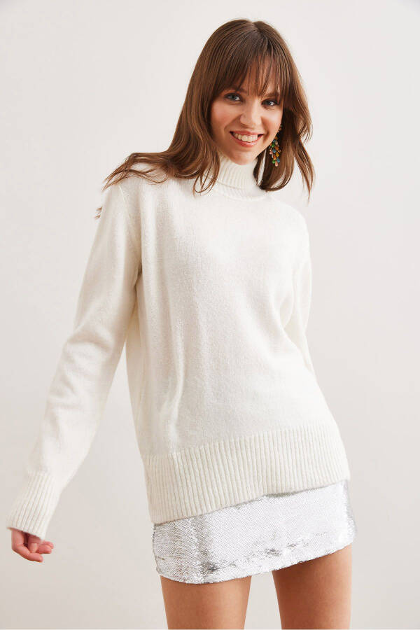 Women's Ecru Fisherman Neck Soft Textured Knit Sweater KZK-19000905 - 4