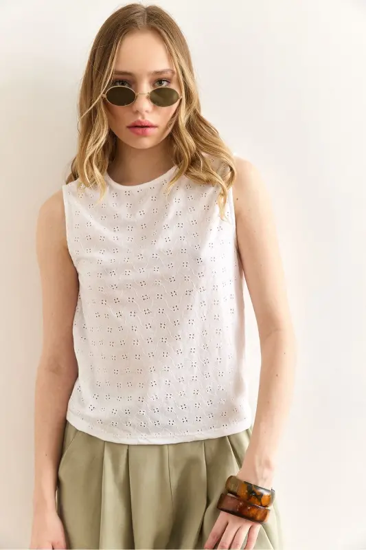 Women's Ecru Guipure Appearance Lycra Blouse BLZ-190030 - OLALOOK