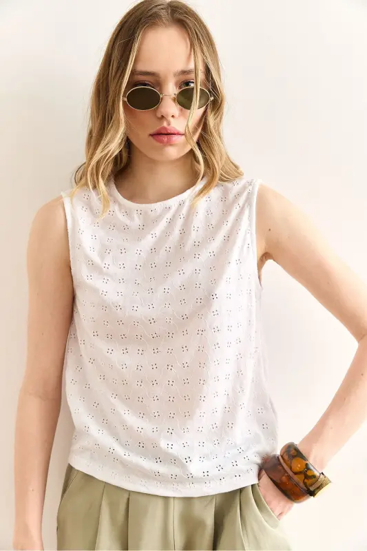 Women's Ecru Guipure Appearance Lycra Blouse BLZ-190030 - 3