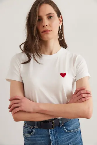 Women's Ecru Heart Embroidered Flamed Short Sleeve T-Shirt T - 6
