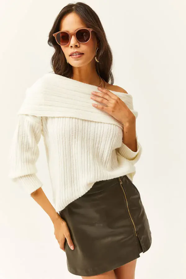 Women's Ecru Madonna Neck Soft Textured Knitted Sweater KZK-19000708 - 1