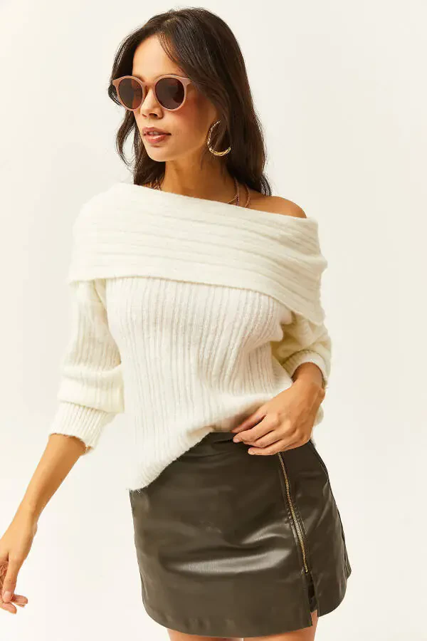 Women's Ecru Madonna Neck Soft Textured Knitted Sweater KZK-19000708 - 3