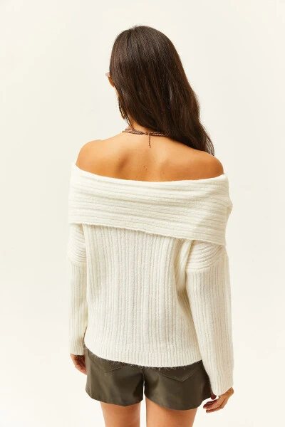 Women's Ecru Madonna Neck Soft Textured Knitted Sweater KZK-19000708 - 4