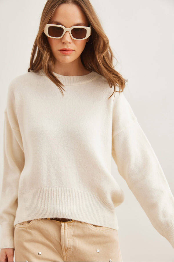 Women's Ecru Six Oval Cycling Collar Basic Knitted Sweater KZK-19000914 - 1