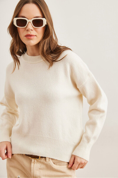 Women's Ecru Six Oval Cycling Collar Basic Knitted Sweater KZK-19000914 - OLALOOK (1)