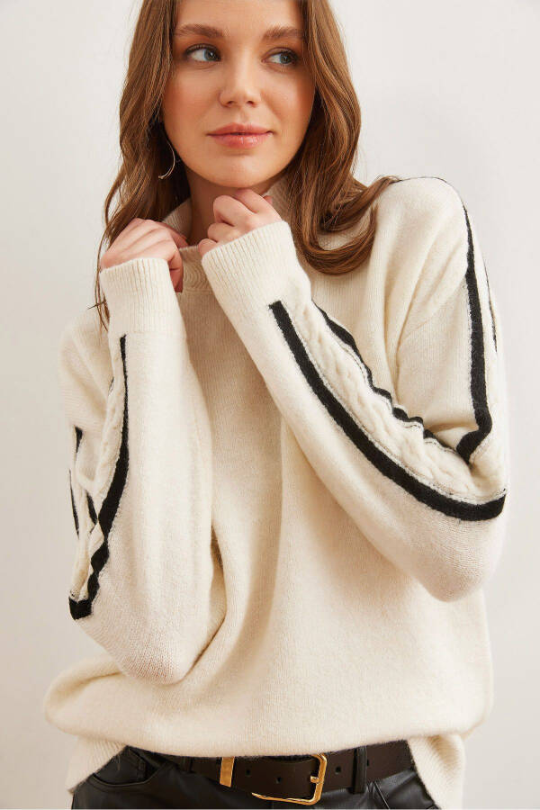 Women's Ecru Sleeve Ribbon Braided Detail Oversized Knitted Sweater - 1