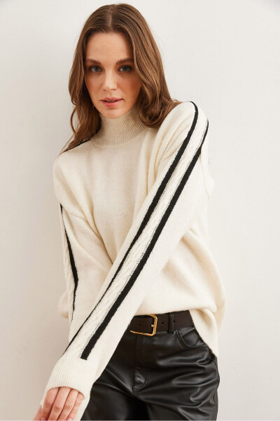 Women's Ecru Sleeve Ribbon Braided Detail Oversized Knitted Sweater - 4