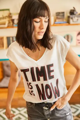 Women's Ecru Text V-Neck Flamed Printed Knitted T-Shirt - 2