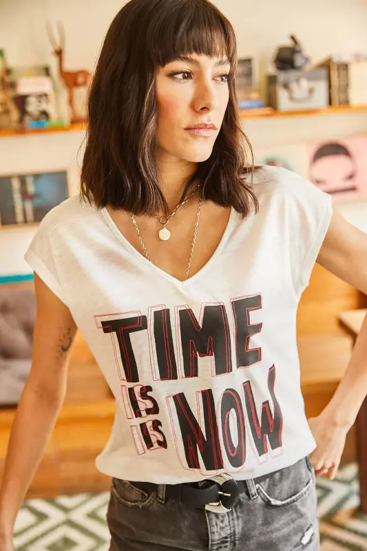 Women's Ecru Text V-Neck Flamed Printed Knitted T-Shirt - 3