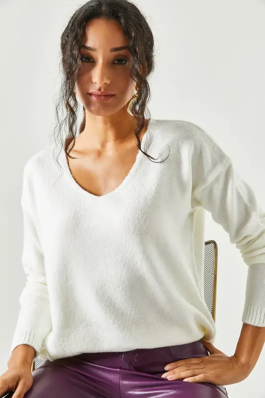 Women's Ecru V-Neck Soft Textured Knit Sweater KZK-19000598-Ecru - 3