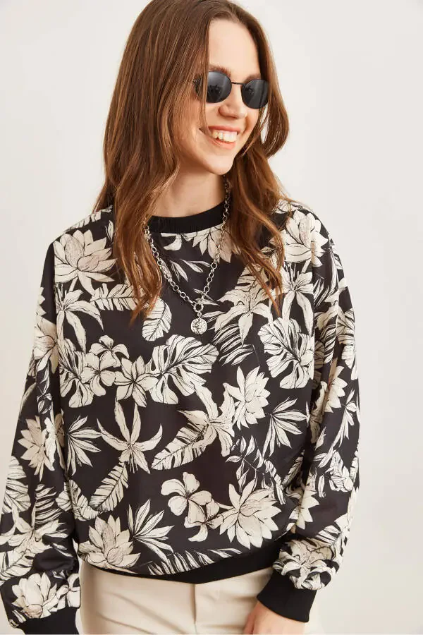 Women's Flower Black Basic Soft Textured Oversized Sweatshirt SWT-19000457 - 3