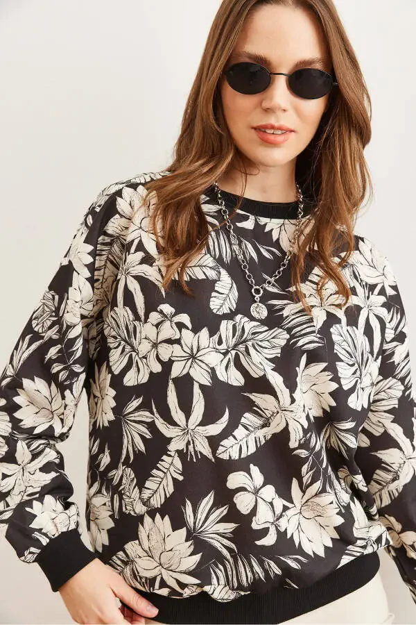 Women's Flower Black Basic Soft Textured Oversized Sweatshirt SWT-19000457 - 4