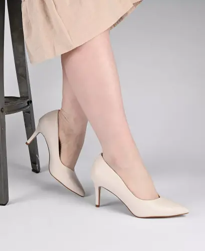 Women's Gabriella Pointed Toe Pumps - 9