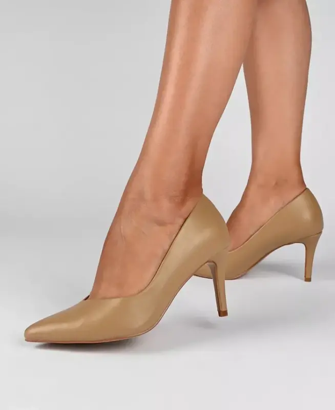 Women's Gabriella Pointed Toe Pumps - 9