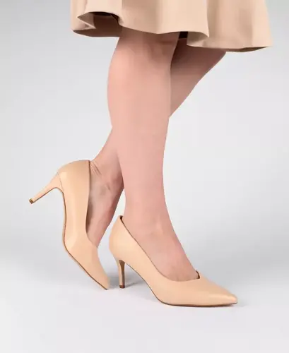 Women's Gabriella Pointed Toe Pumps - Vanilla - 9