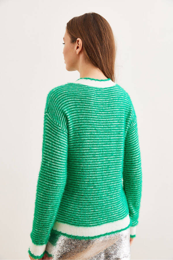 Women's Grass Green Detailed Bearded Soft Textured Knitted Sweater - 6