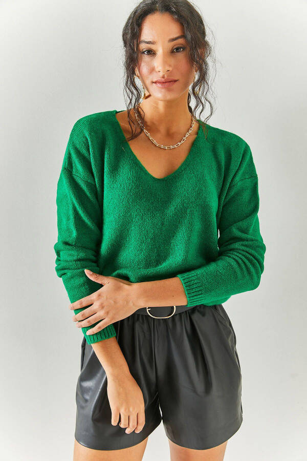 Women's Grass Green V-Neck Soft Textured Knit Sweater KZK-19000598 - 1