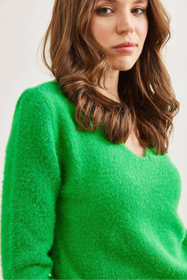 Women's Grass Green V-Neck Soft Textured Shawl Neck Pullover KZK-19000860 - 6