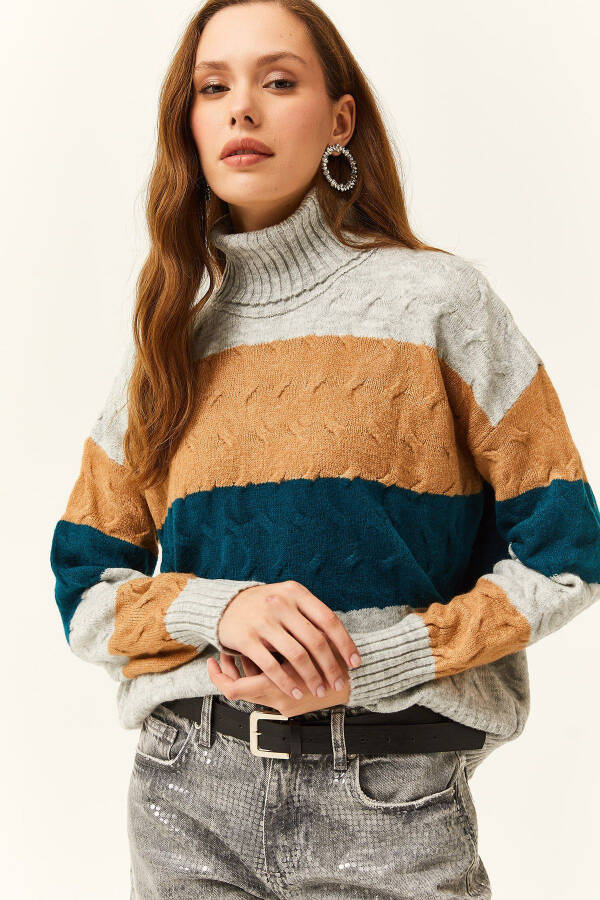 Women's Gray Cable Knit Sweater with Hairline Stripes and Soft Texture - 1