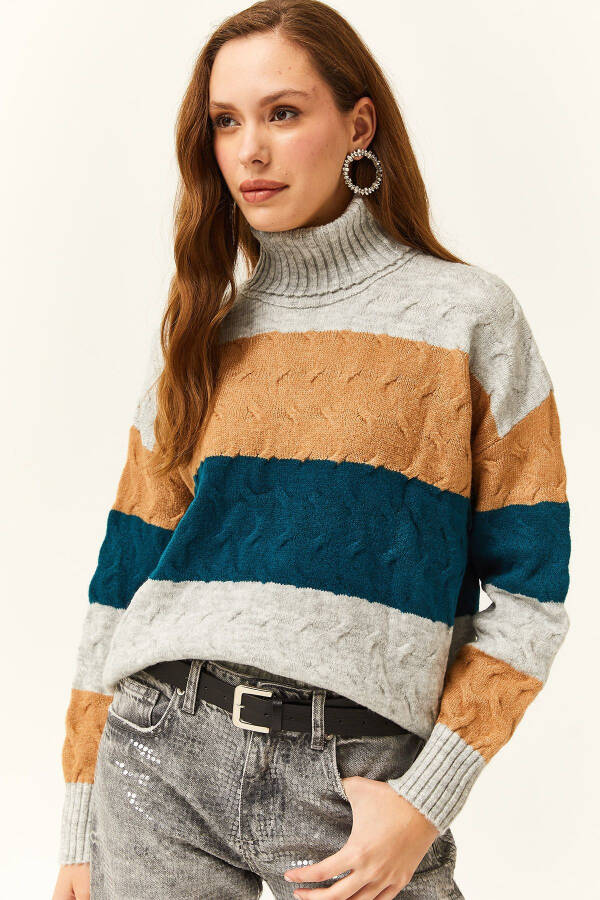 Women's Gray Cable Knit Sweater with Hairline Stripes and Soft Texture - 2